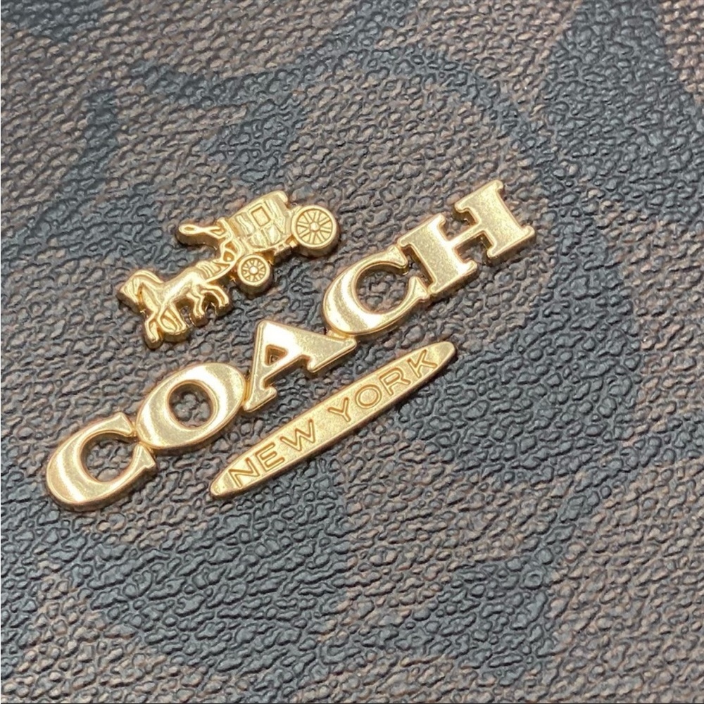 Coach Gallery Tote In Signature Canvas New - Picture 7 of 15